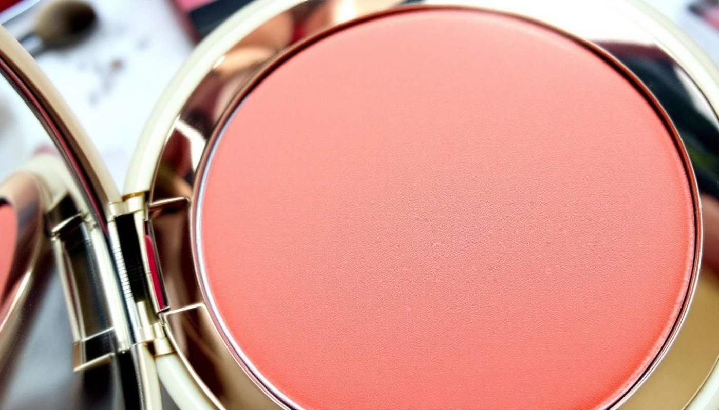 Soins - Découvrir le blush abricot pour un teint frais et naturel